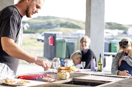 Vejers Strand Camping Pladsen Faciliteter Grillhytte Aftensmad